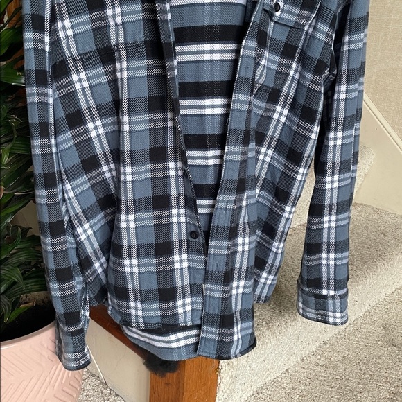 American Eagle Outfitters Navy and Charcoal Plaid Button Down Hoodie Flannel - Picture 3 of 10